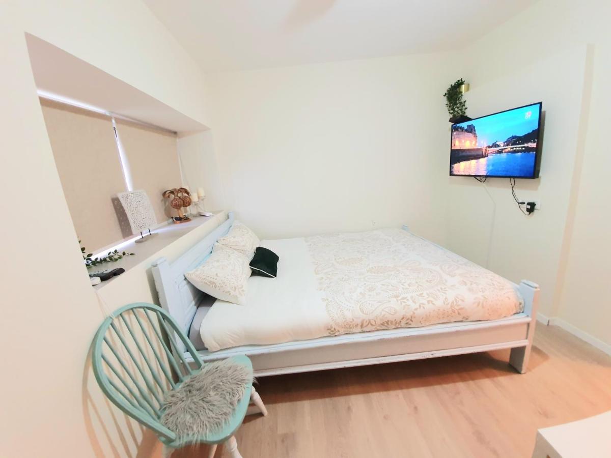 Sunshine Suite Boutique Only 5 Min Walk To The Beach - By Seaelo Eilat Bagian luar foto