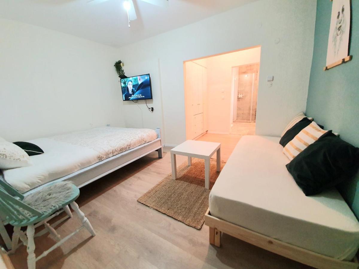 Sunshine Suite Boutique Only 5 Min Walk To The Beach - By Seaelo Eilat Bagian luar foto