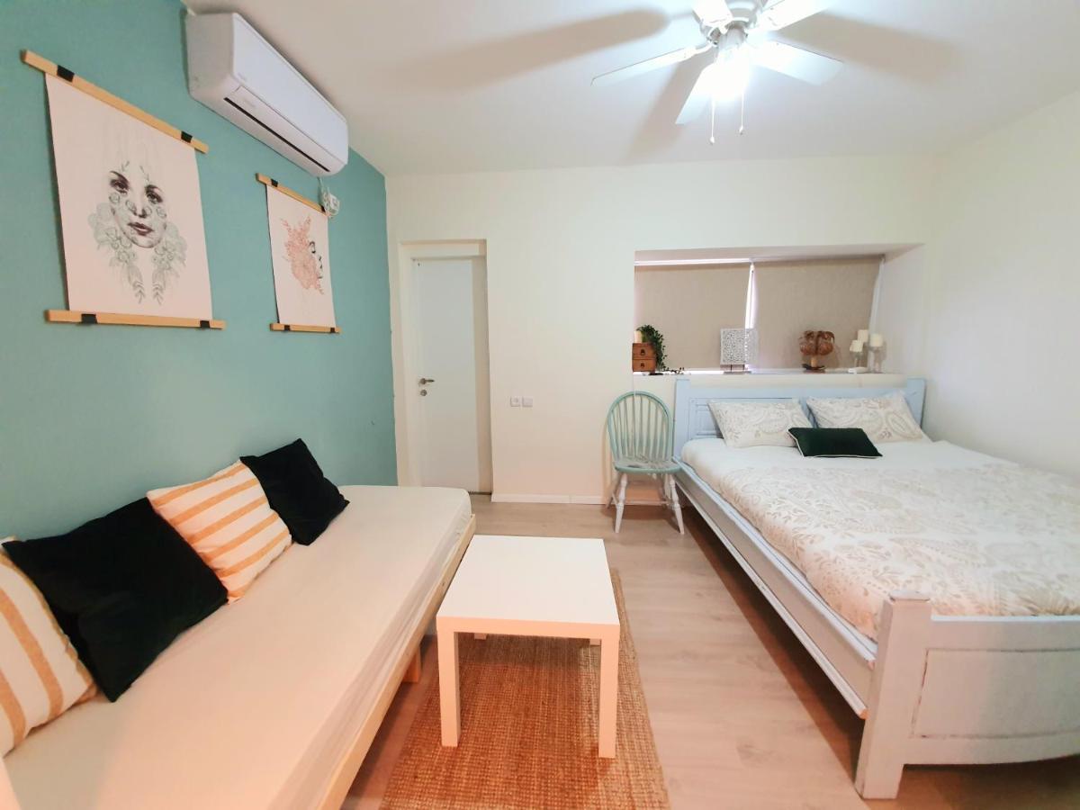 Sunshine Suite Boutique Only 5 Min Walk To The Beach - By Seaelo Eilat Bagian luar foto
