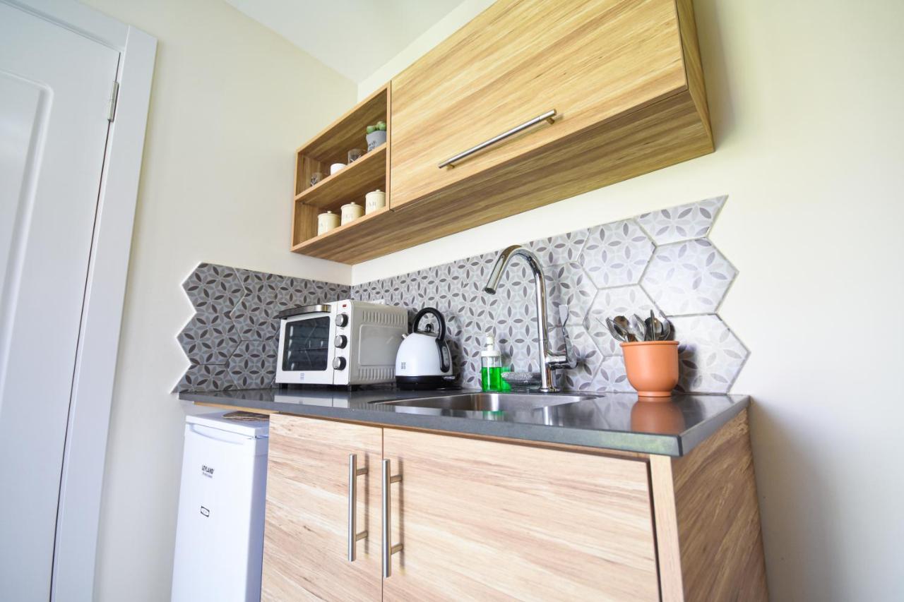 Sunshine Suite Boutique Only 5 Min Walk To The Beach - By Seaelo Eilat Bagian luar foto