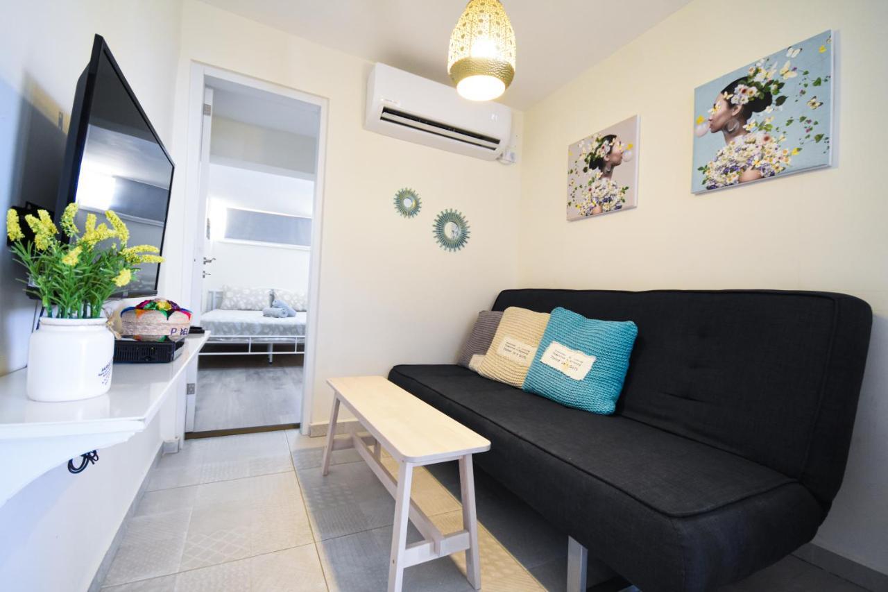 Sunshine Suite Boutique Only 5 Min Walk To The Beach - By Seaelo Eilat Bagian luar foto