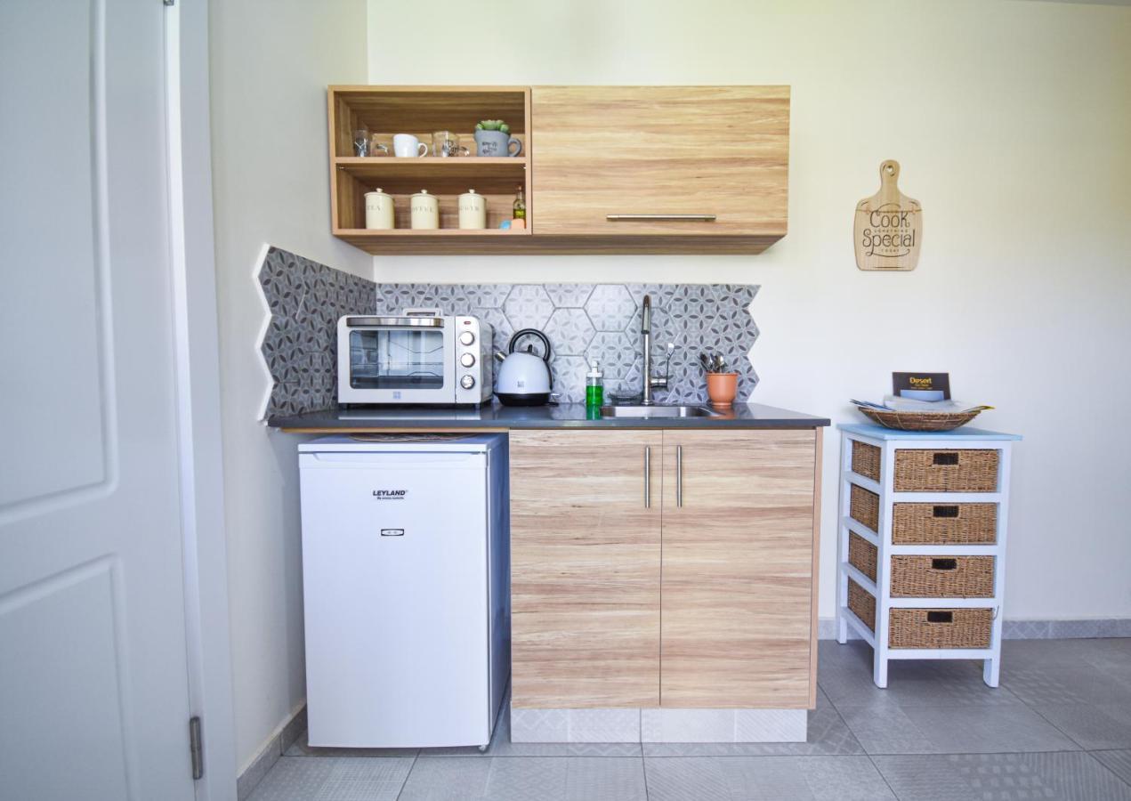 Sunshine Suite Boutique Only 5 Min Walk To The Beach - By Seaelo Eilat Bagian luar foto