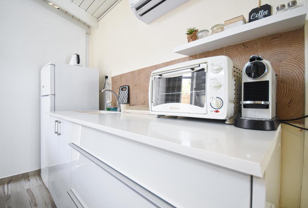 Sunshine Suite Boutique Only 5 Min Walk To The Beach - By Seaelo Eilat Bagian luar foto